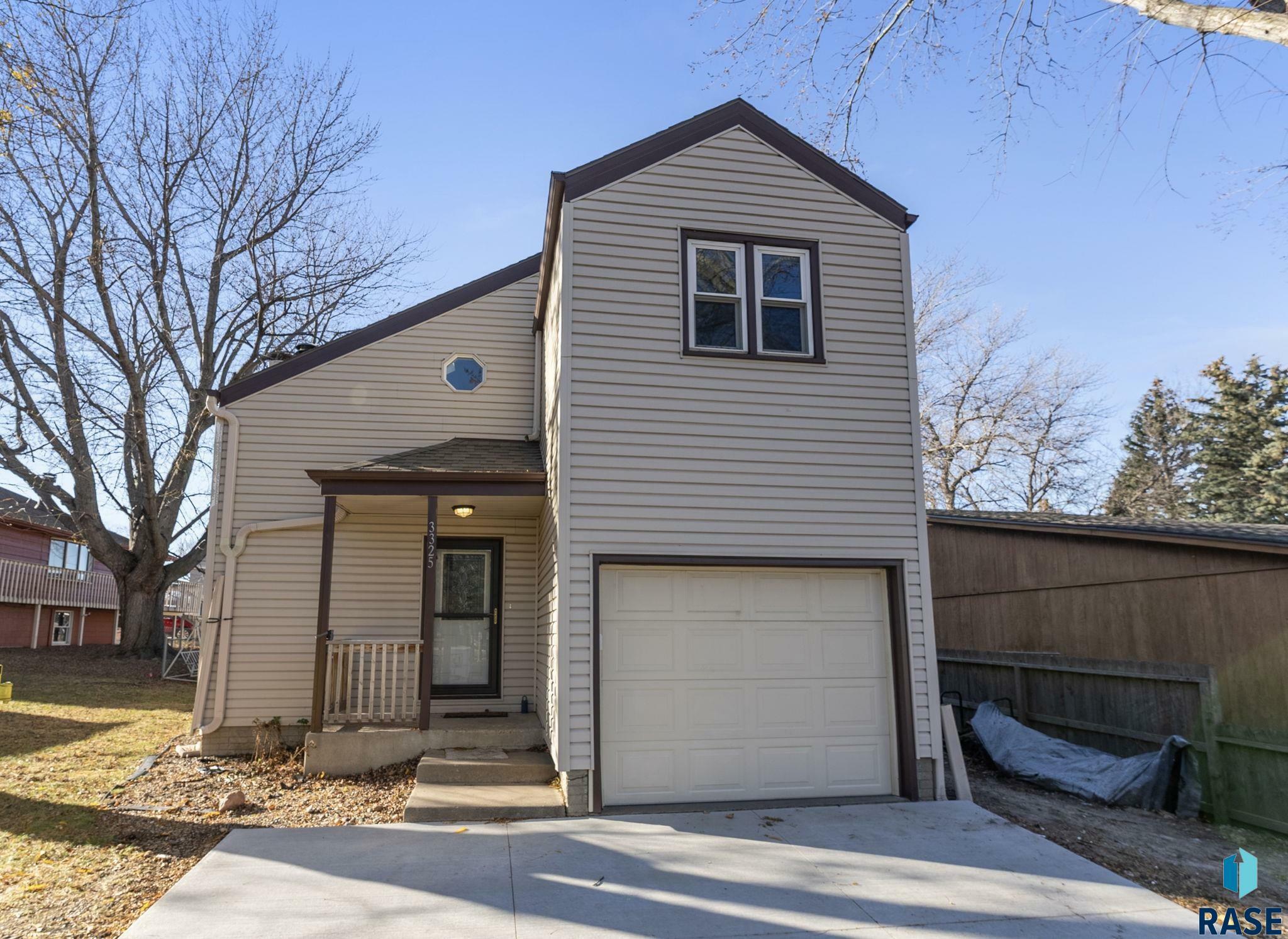 Property Photo:  3325 E Manor Cir  SD 57103 