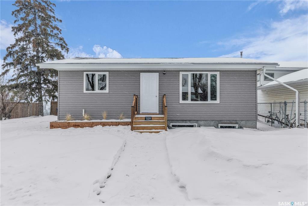 Property Photo:  109 106th Street W  SK S7N 1N4 