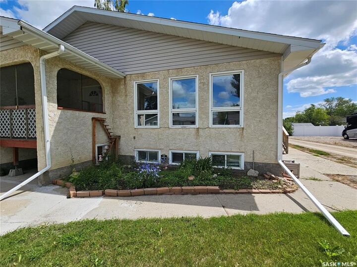 Property Photo:  380 3rd Street W  SK S0K 4L0