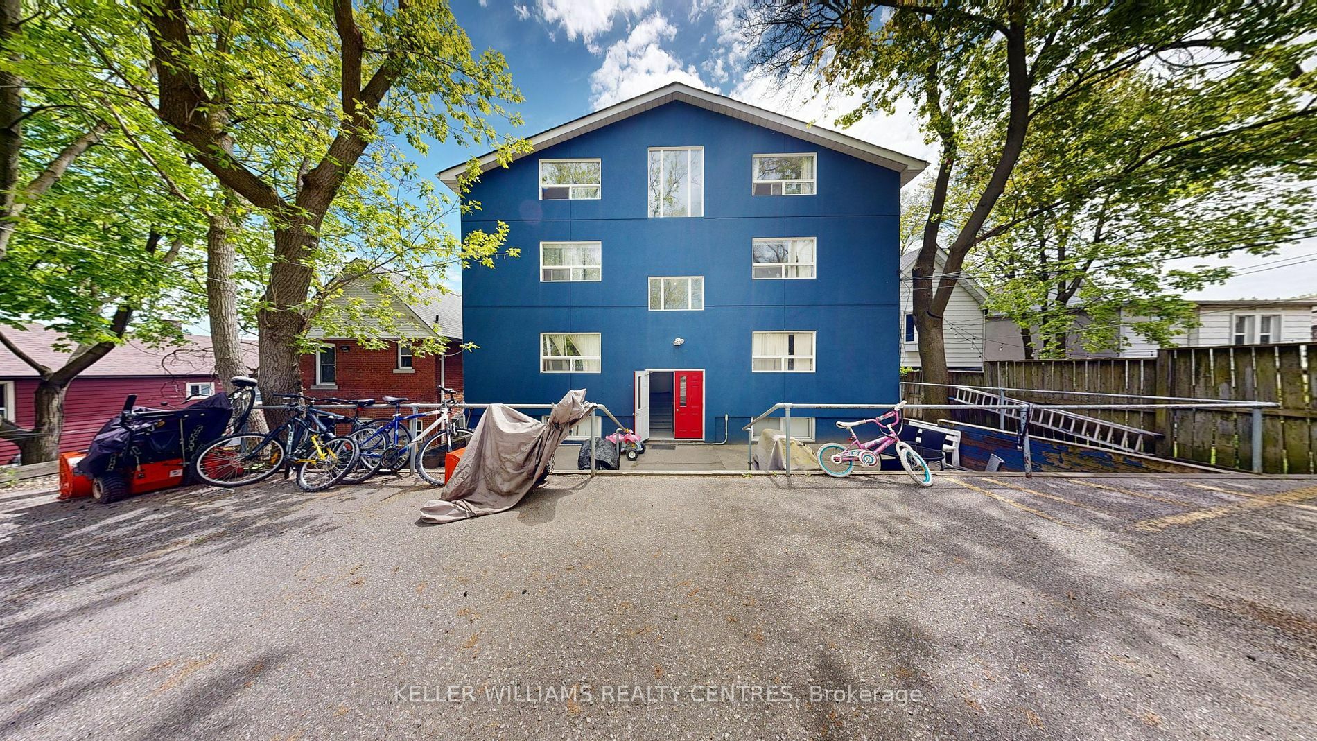 Photo de la propriété:  10 Ivy Ave  ON M4L 2H7 