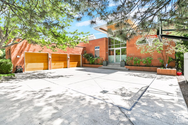Property Photo: 1762 E Millcreek Way UT 84106