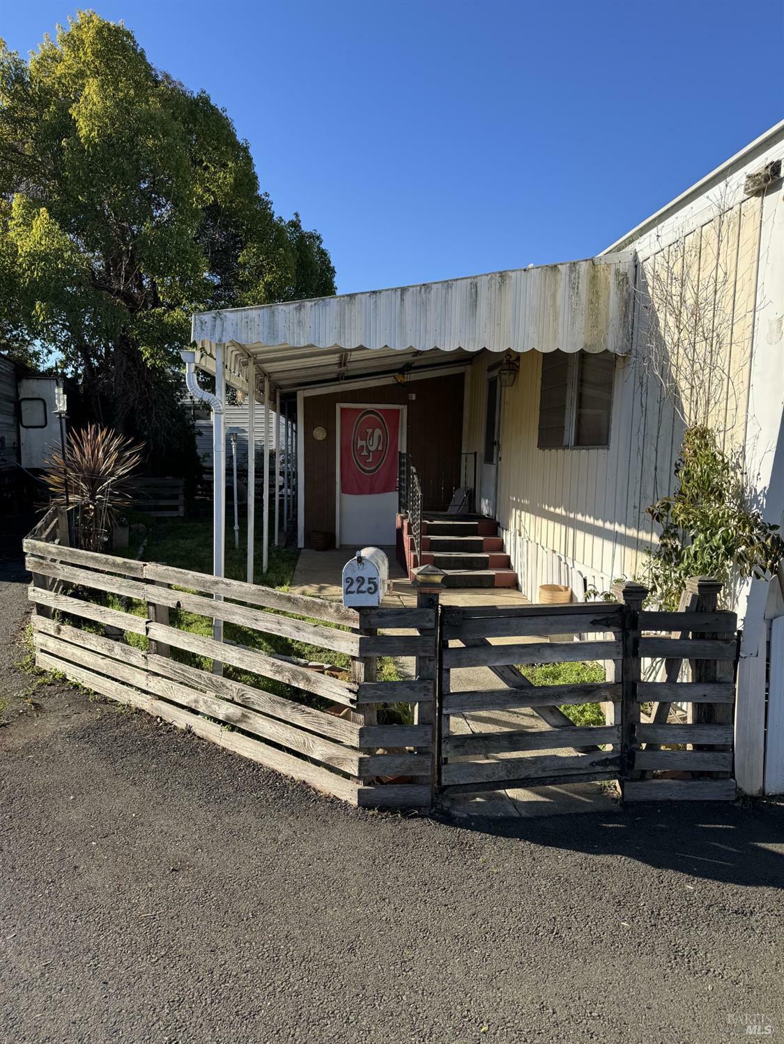 Property Photo:  225 Santa Rita Court  CA 94590 