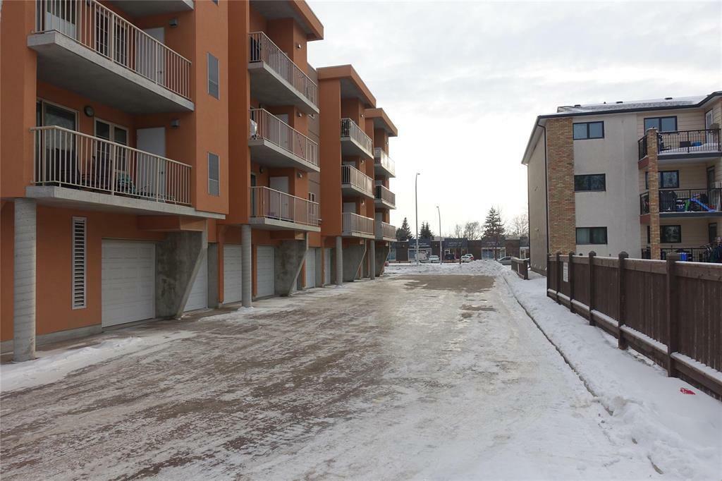 Property Photo:  680 Mathias Avenue  MB R2V 4Z2 