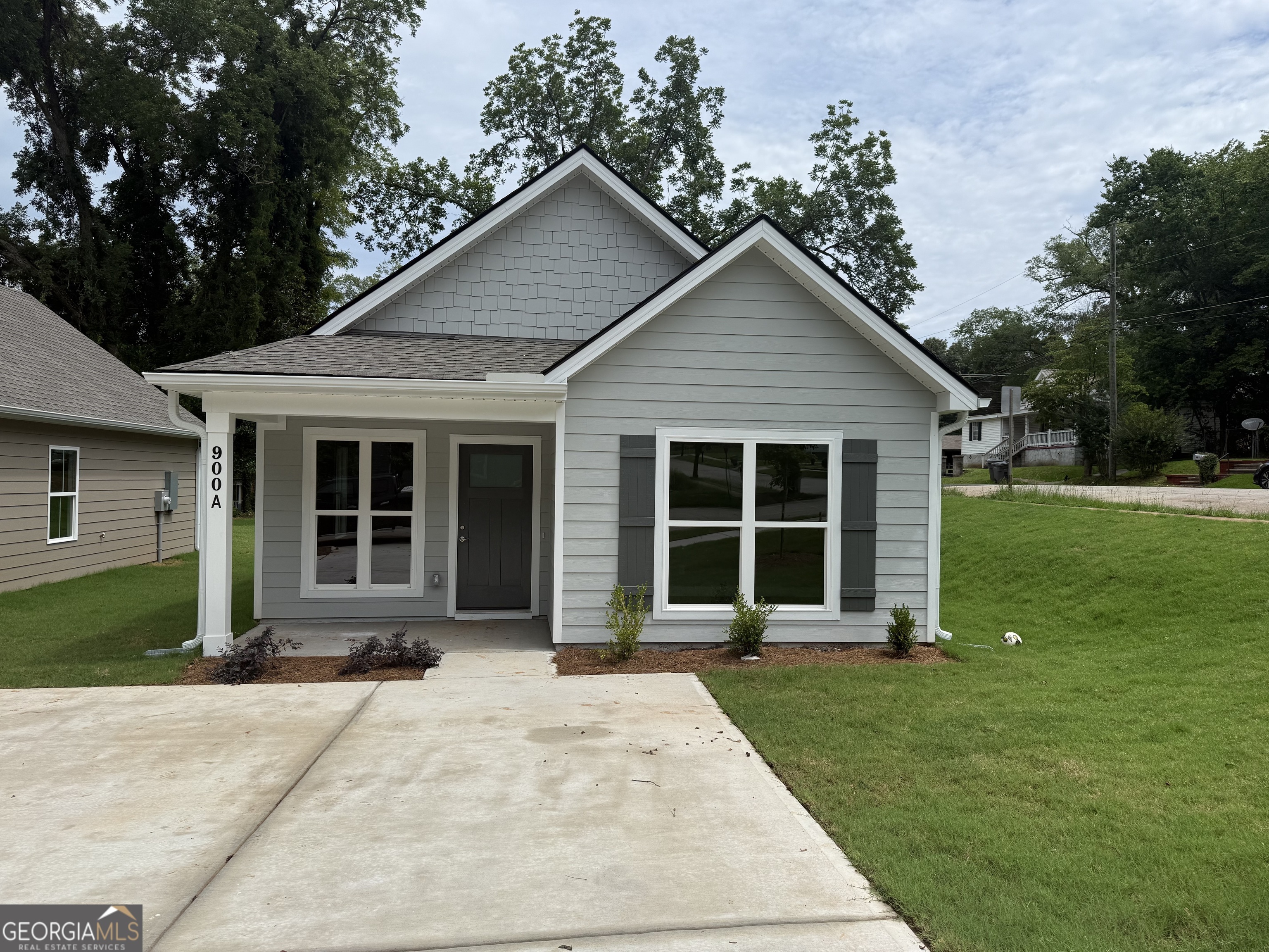 Property Photo: 900 N Parkway GA 30240