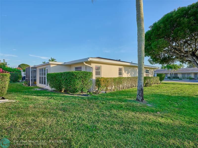 Property Photo:  8957 Warwick Dr  FL 33433 