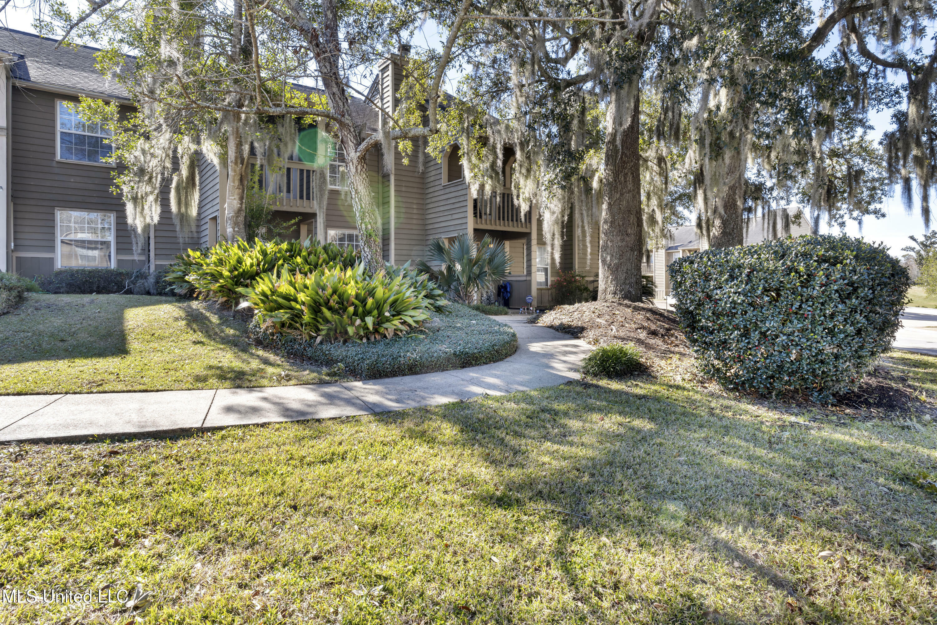 Property Photo:  495 Popps Ferry Road  MS 39531 