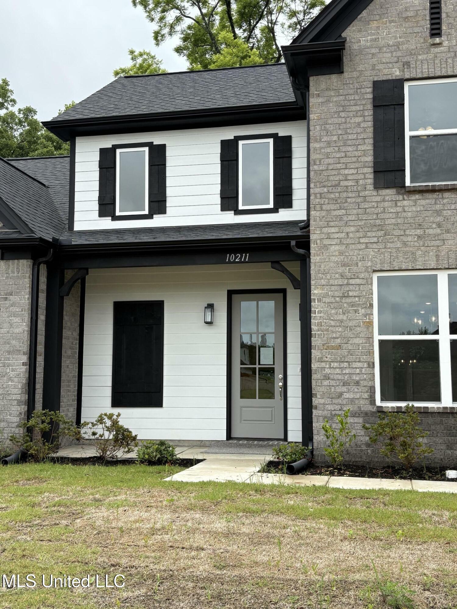 Property Photo: 10211 March Mdws Way MS 38654