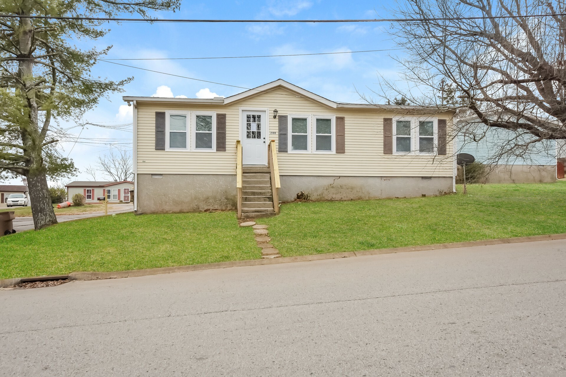 Property Photo: 200 Greenbranch Ct TN 37207