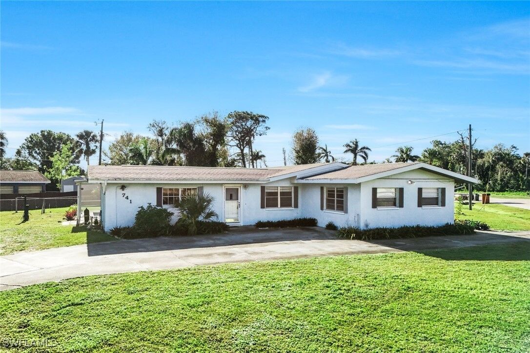 Property Photo:  741 May Avenue  FL 33903 