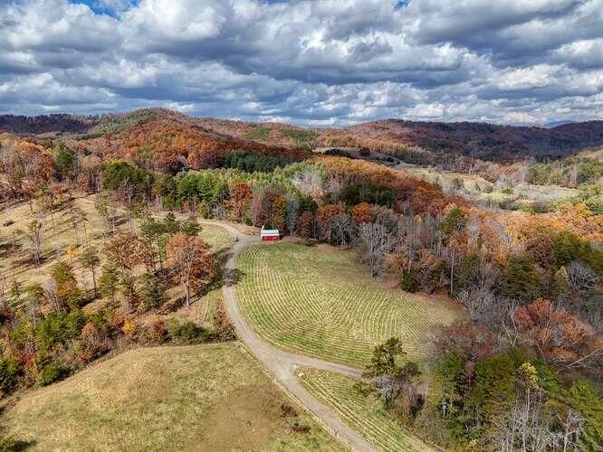 Property Photo: 902 Deitz Cable Road NC 28909