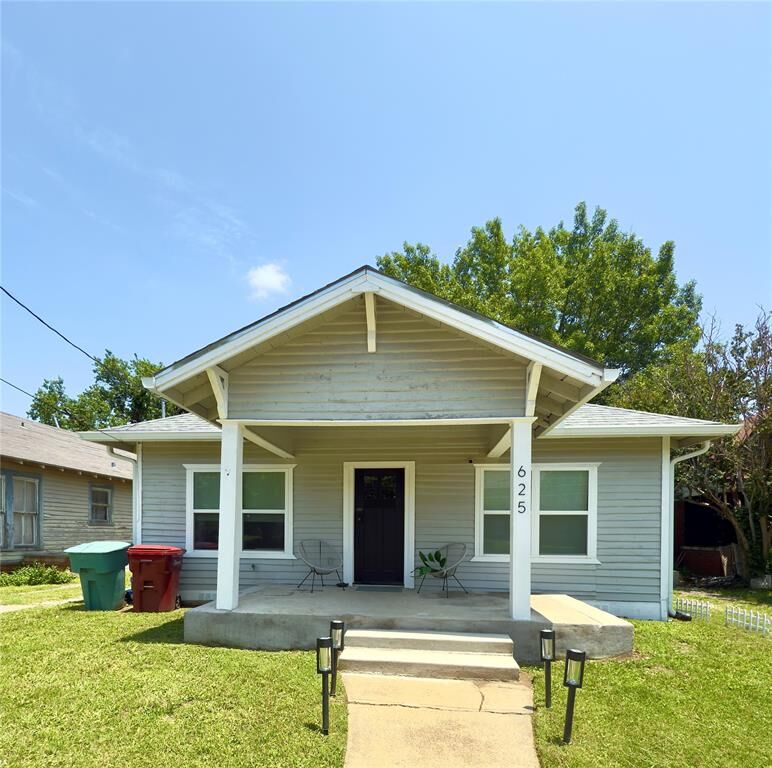 Property Photo: 625 S Montgomery Street TX 75090