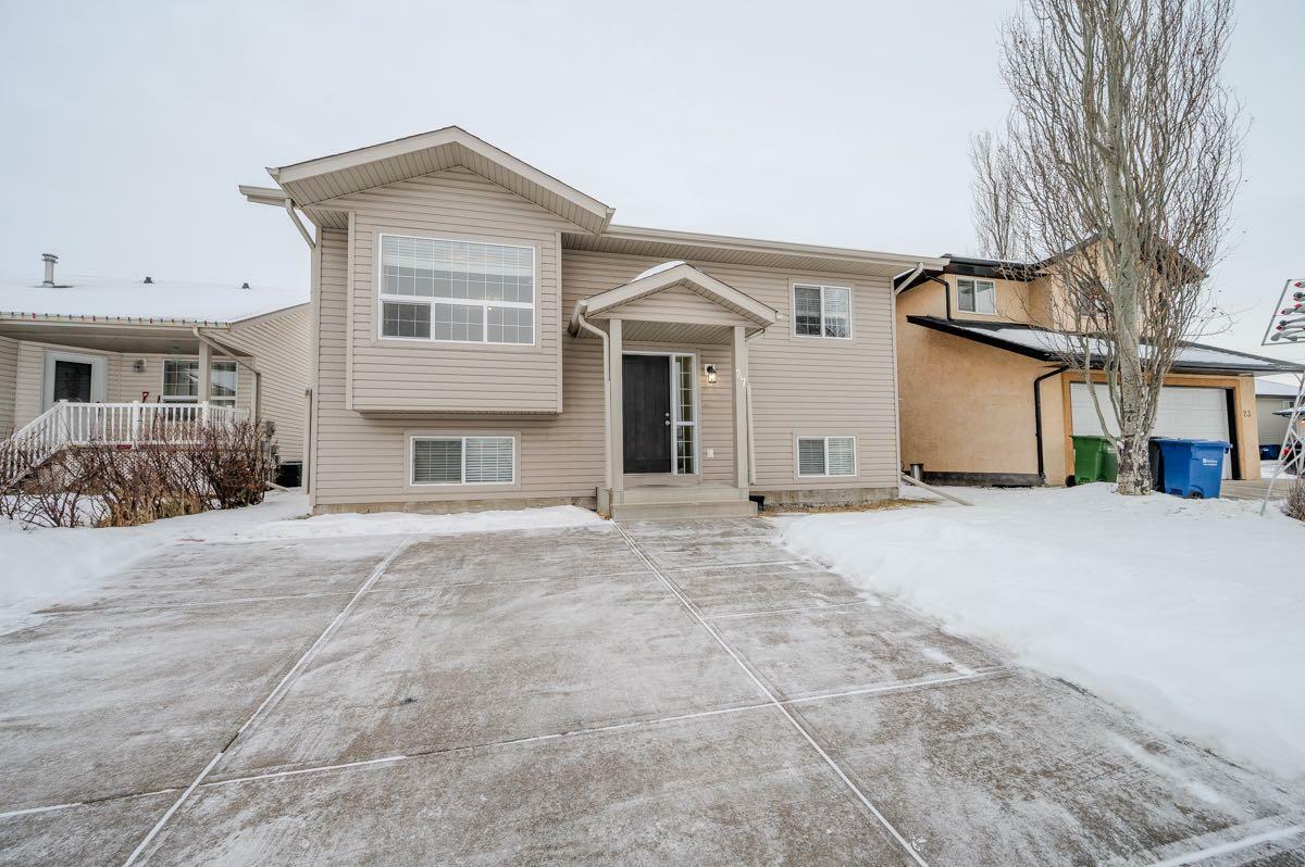 Property Photo:  27 Isaacson Crescent  AB T4R 3N1 