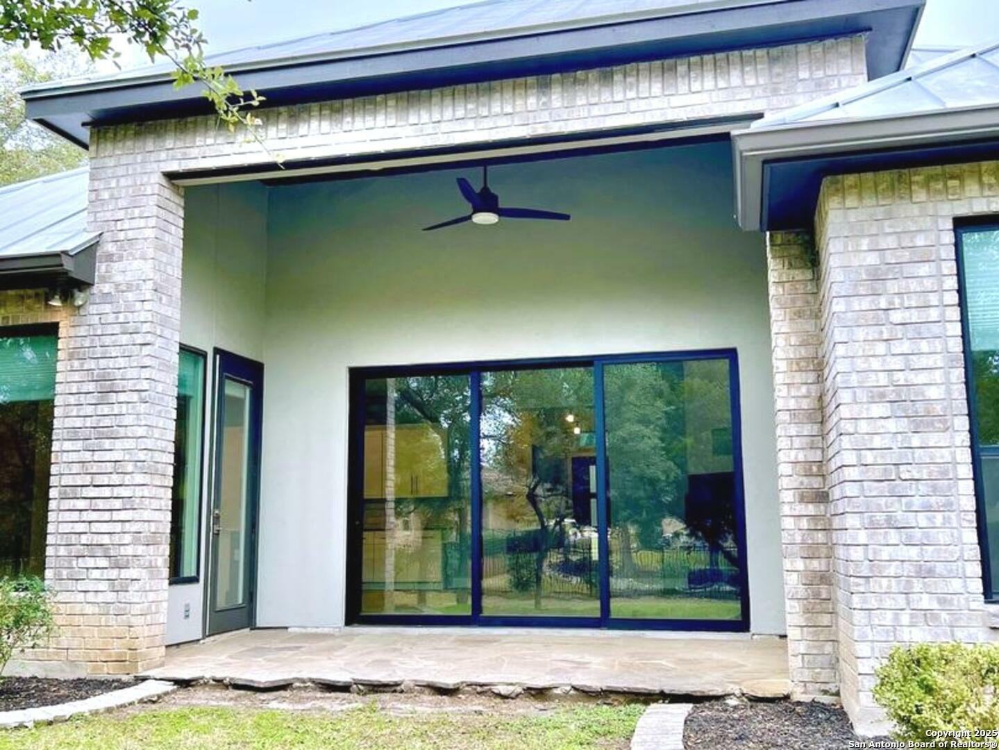 Property Photo: 32 Westcourt Ln TX 78257