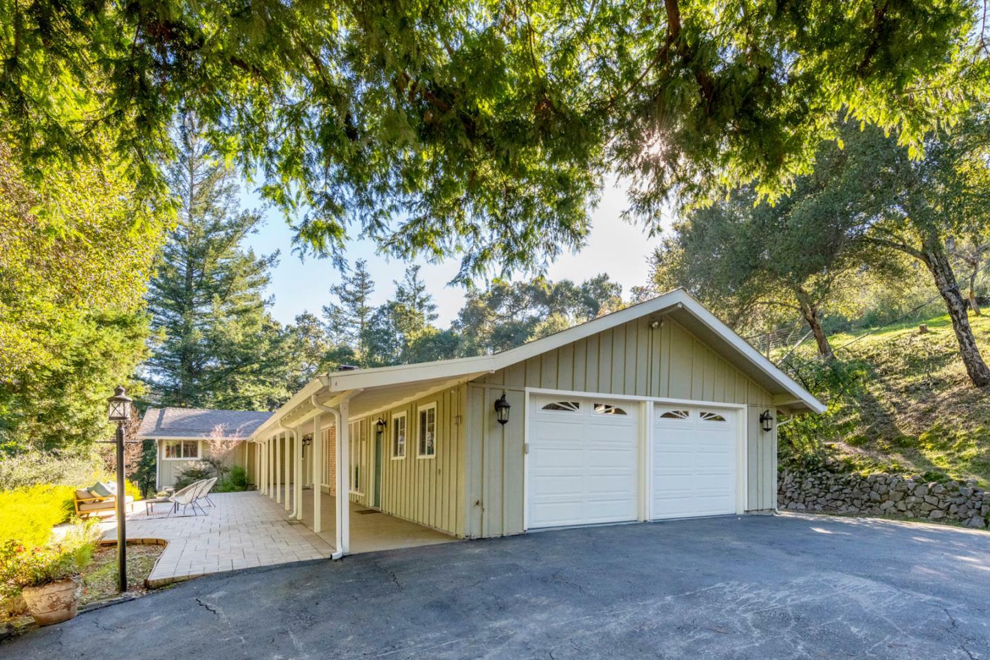 Property Photo:  1 Hayfields Road  CA 94028 