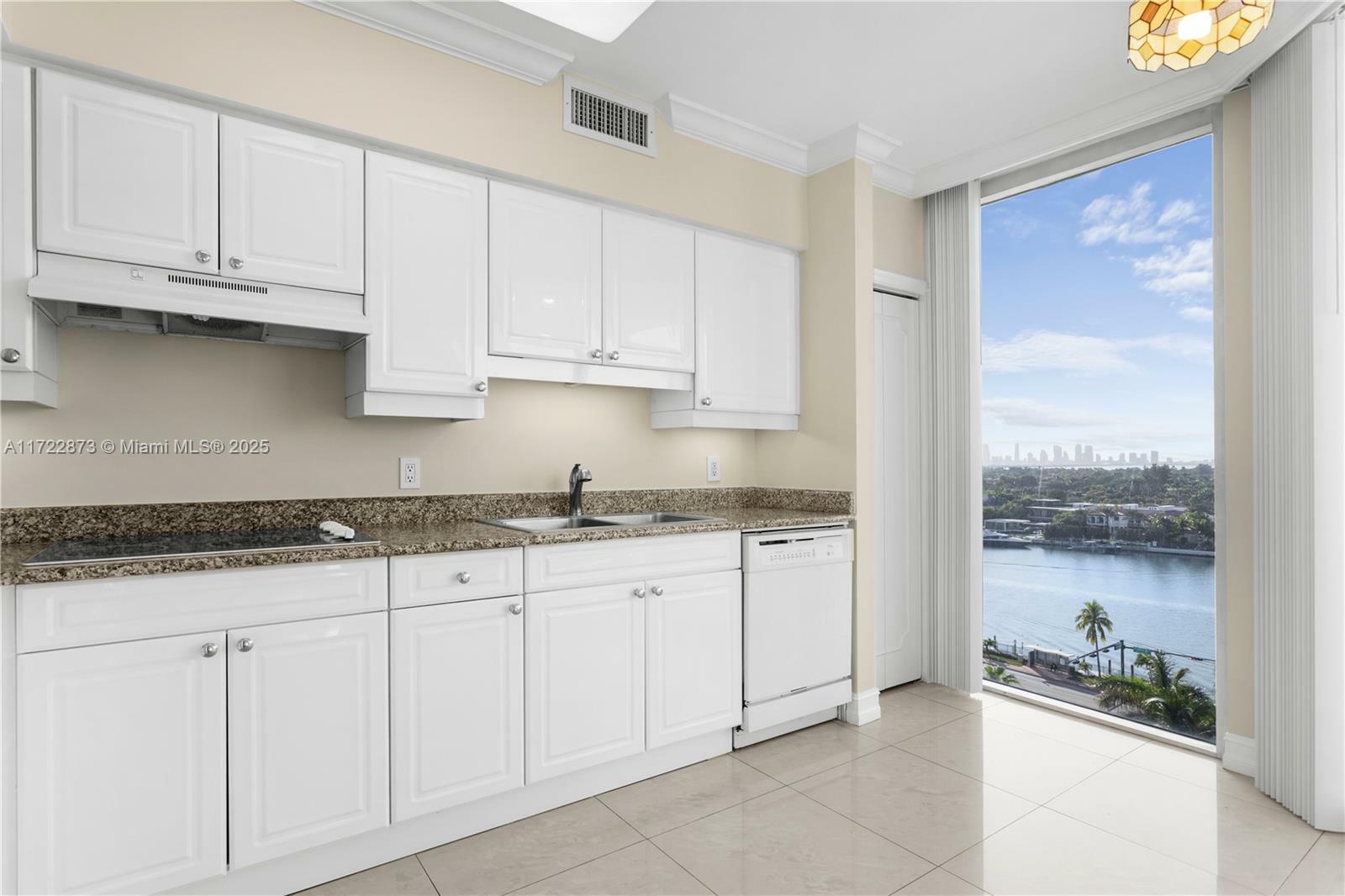 Property Photo:  4775 Collins Ave 1006  FL 33140 