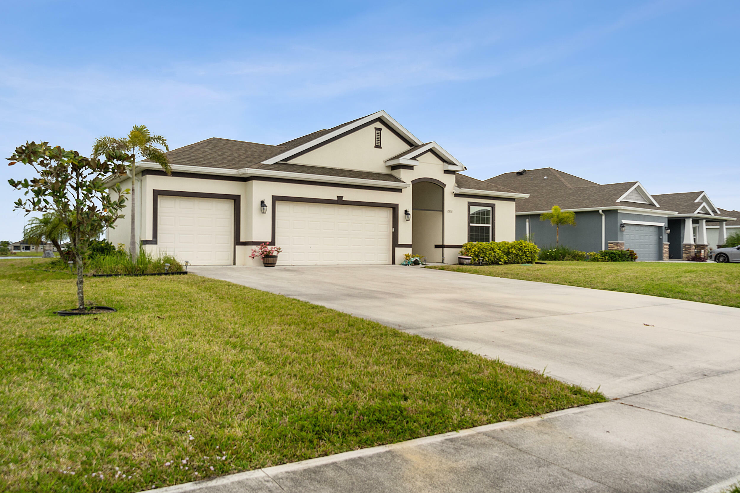 Property Photo:  8351 Laguna Circle  FL 32976 