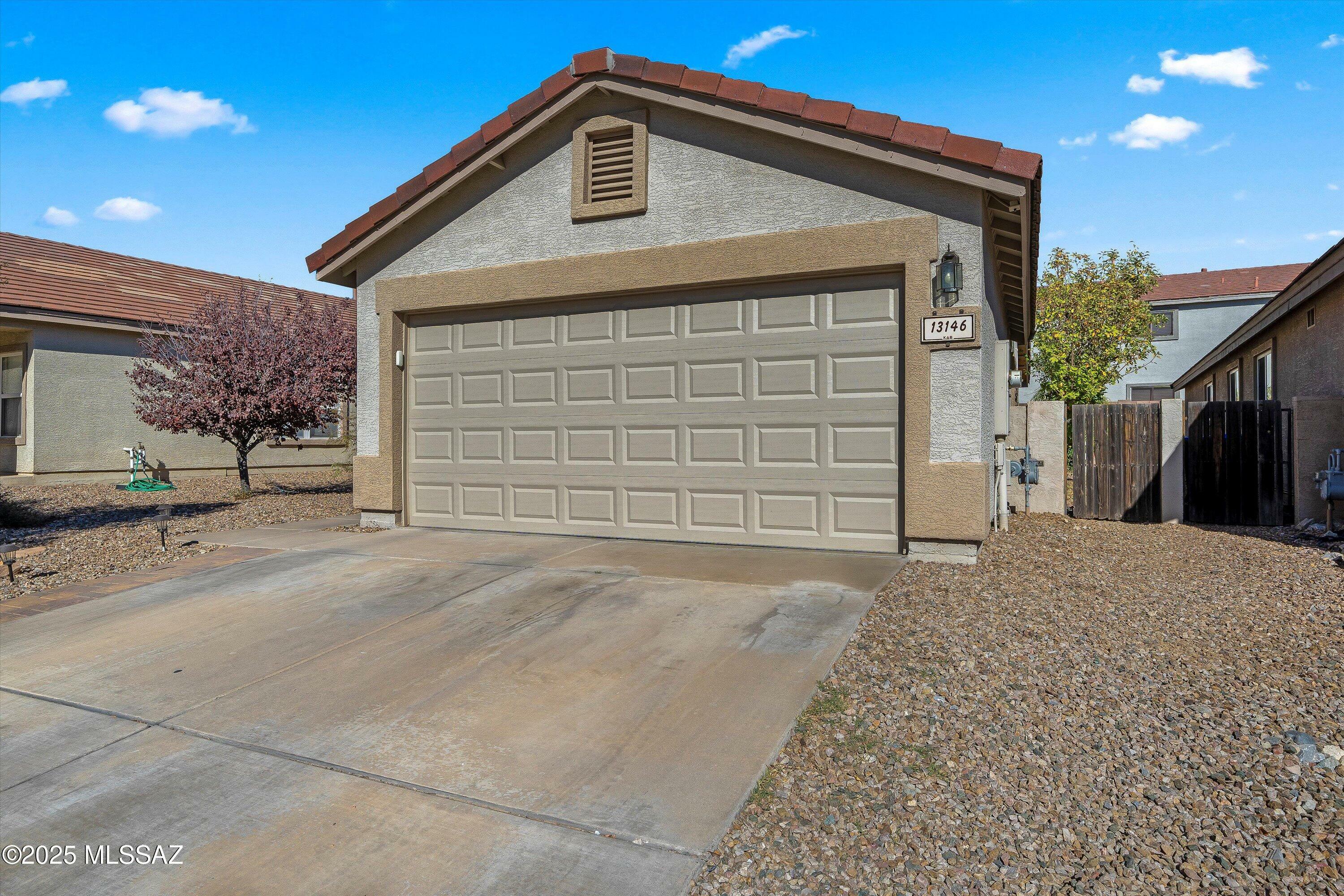 Property Photo:  13146 N Tanner Robert Drive  AZ 85755 