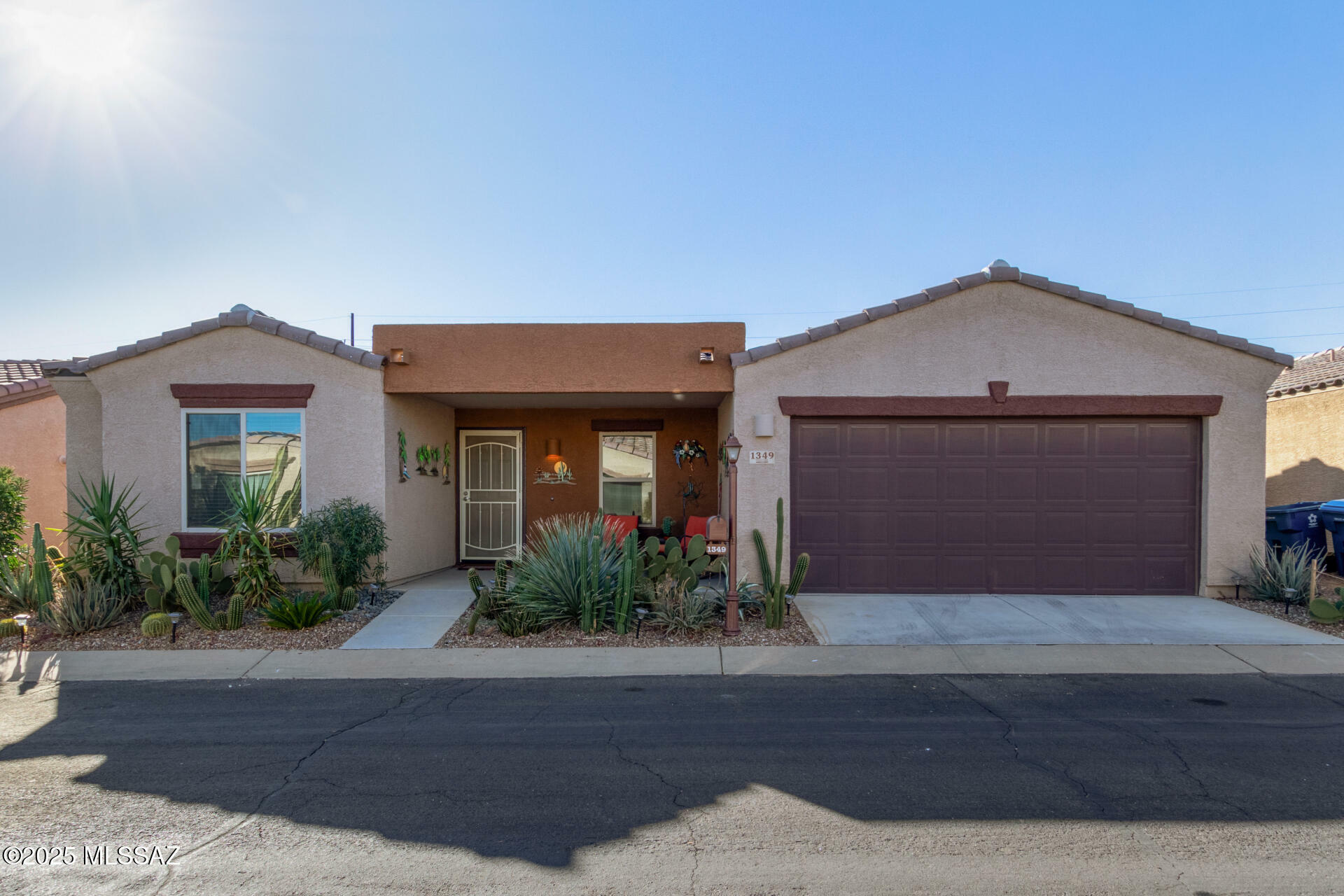 Property Photo:  1349 W Vuelta Arvizu  AZ 85629 