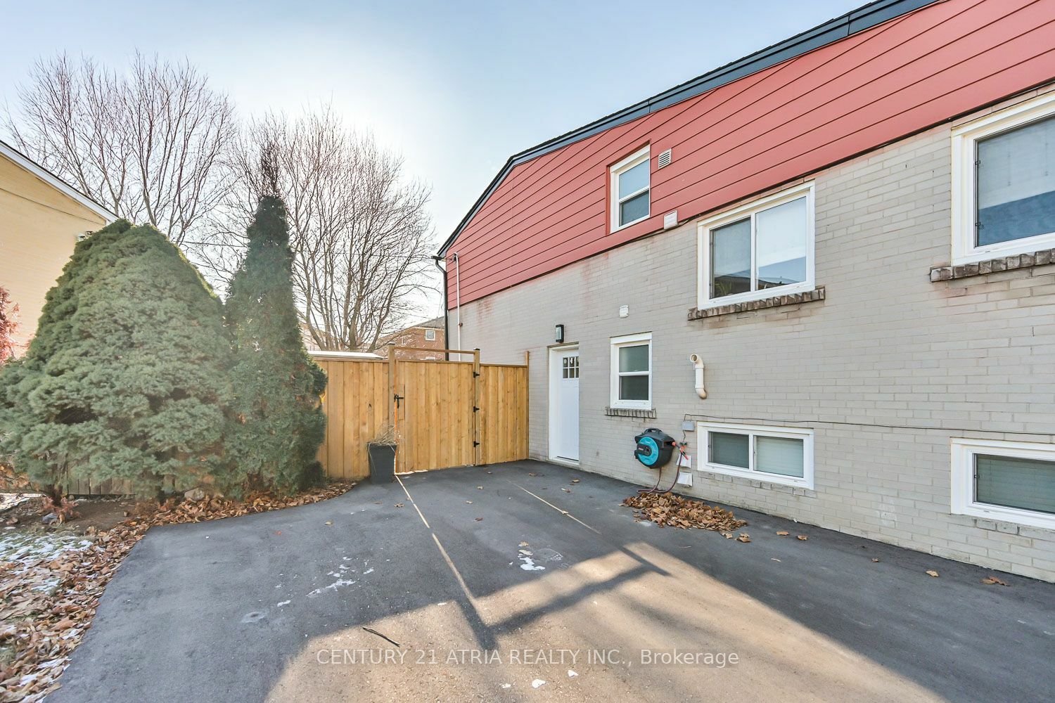 Property Photo:  117 Kingsview Blvd Bsmt  ON M9R 1V4 