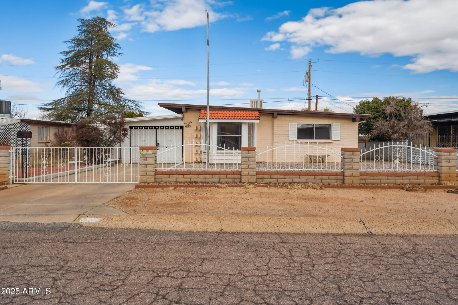 Property Photo: 381 W Brown Drive AZ 85635