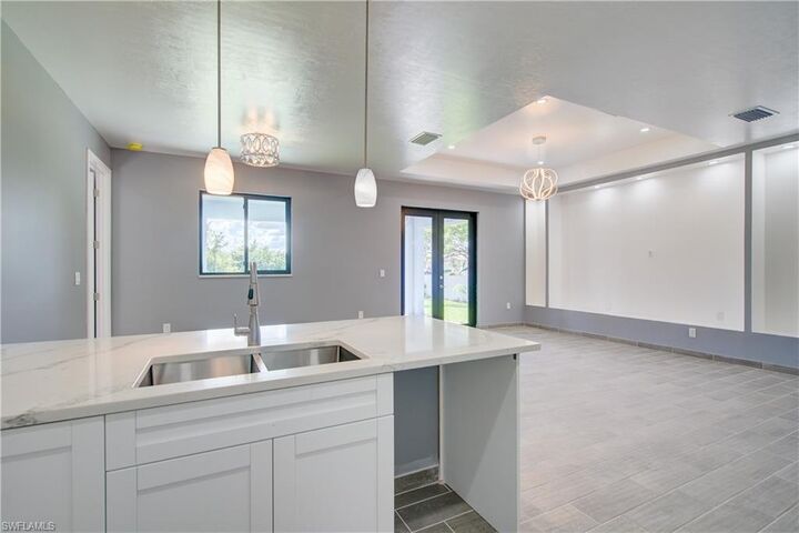 Property Photo:  2911 10th St SW  FL 33976 