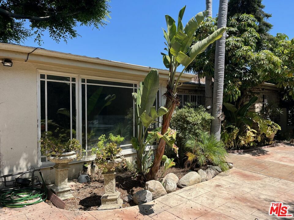 Property Photo:  8927 Sawyer St  CA 90035 