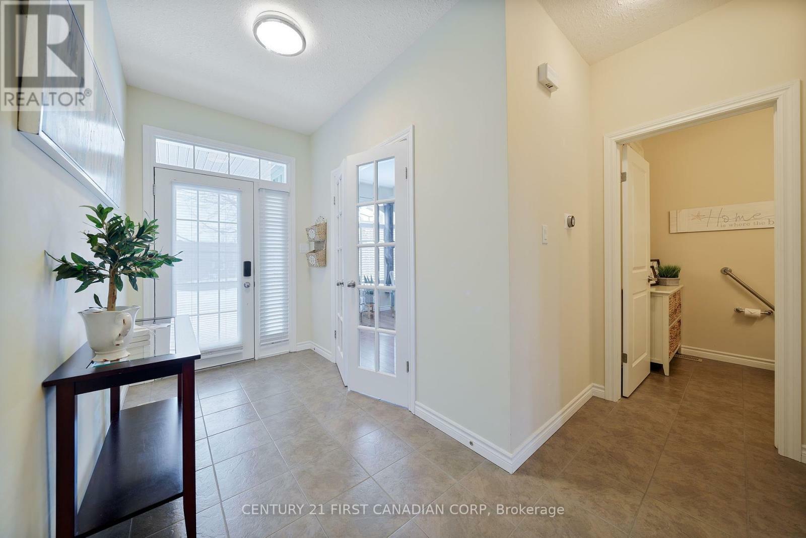 Property Photo: 14 Oakwood Links Lane ON N0M 1T0