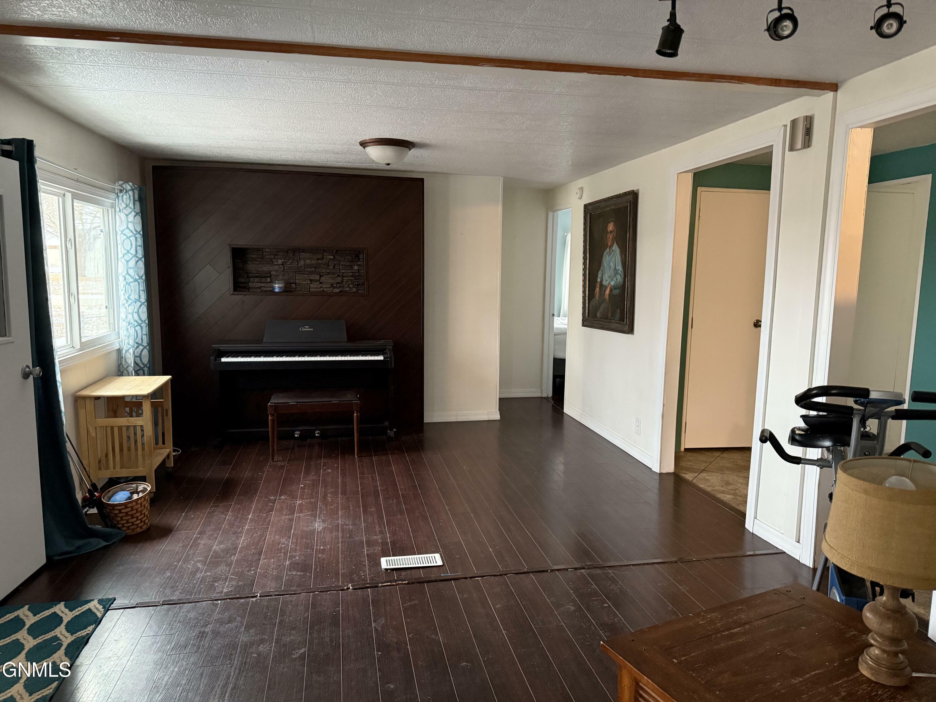 Property Photo:  303 Sussex Street  ND 58504 