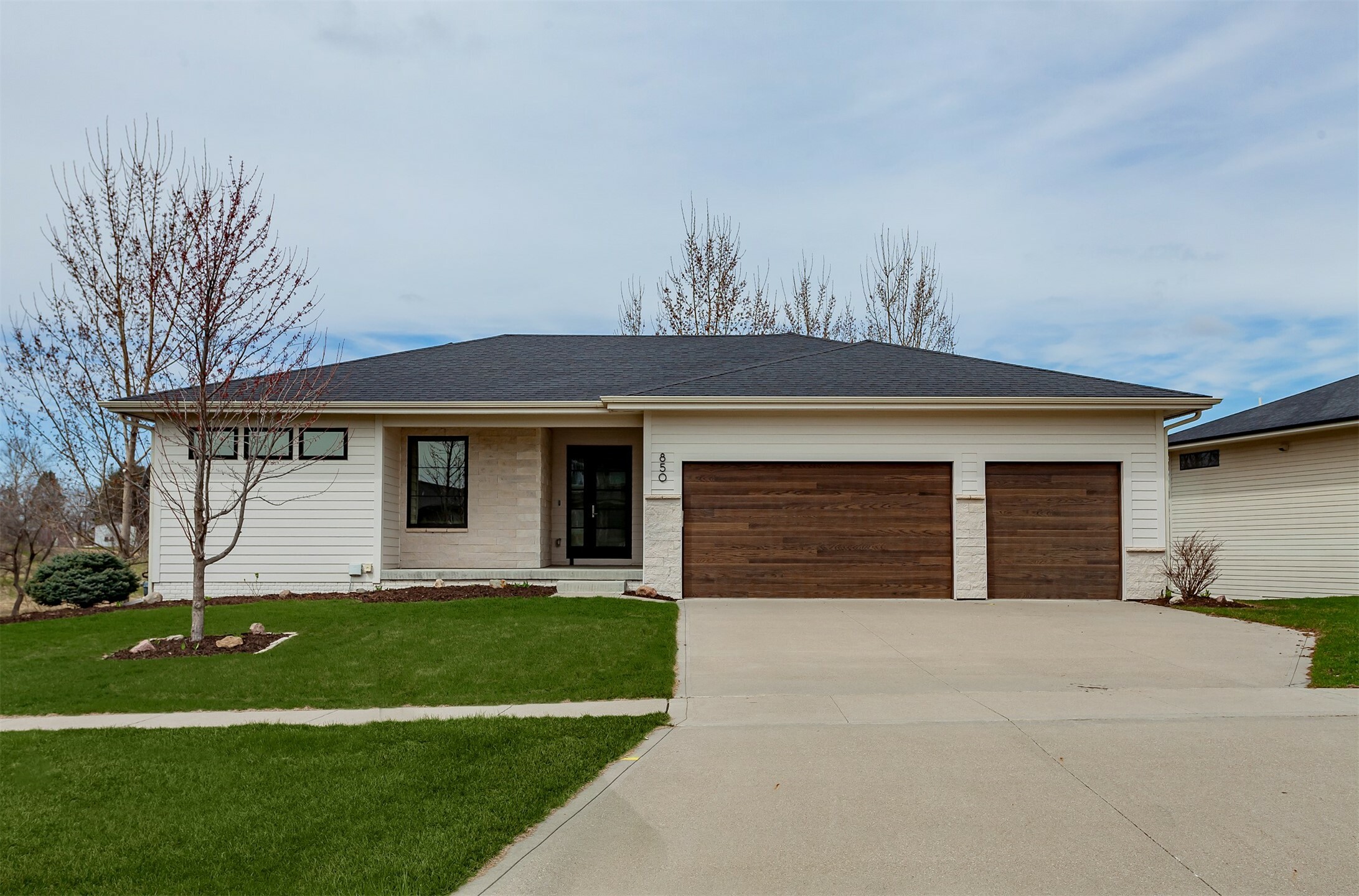 Property Photo:  850 84th Street  IA 50266 