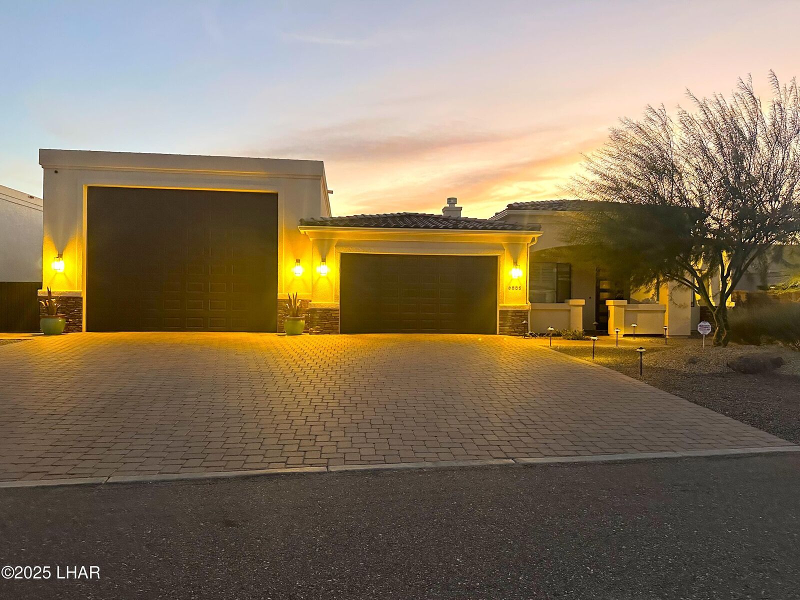 Property Photo:  6886 Avienda De Los Foothills  AZ 86406 