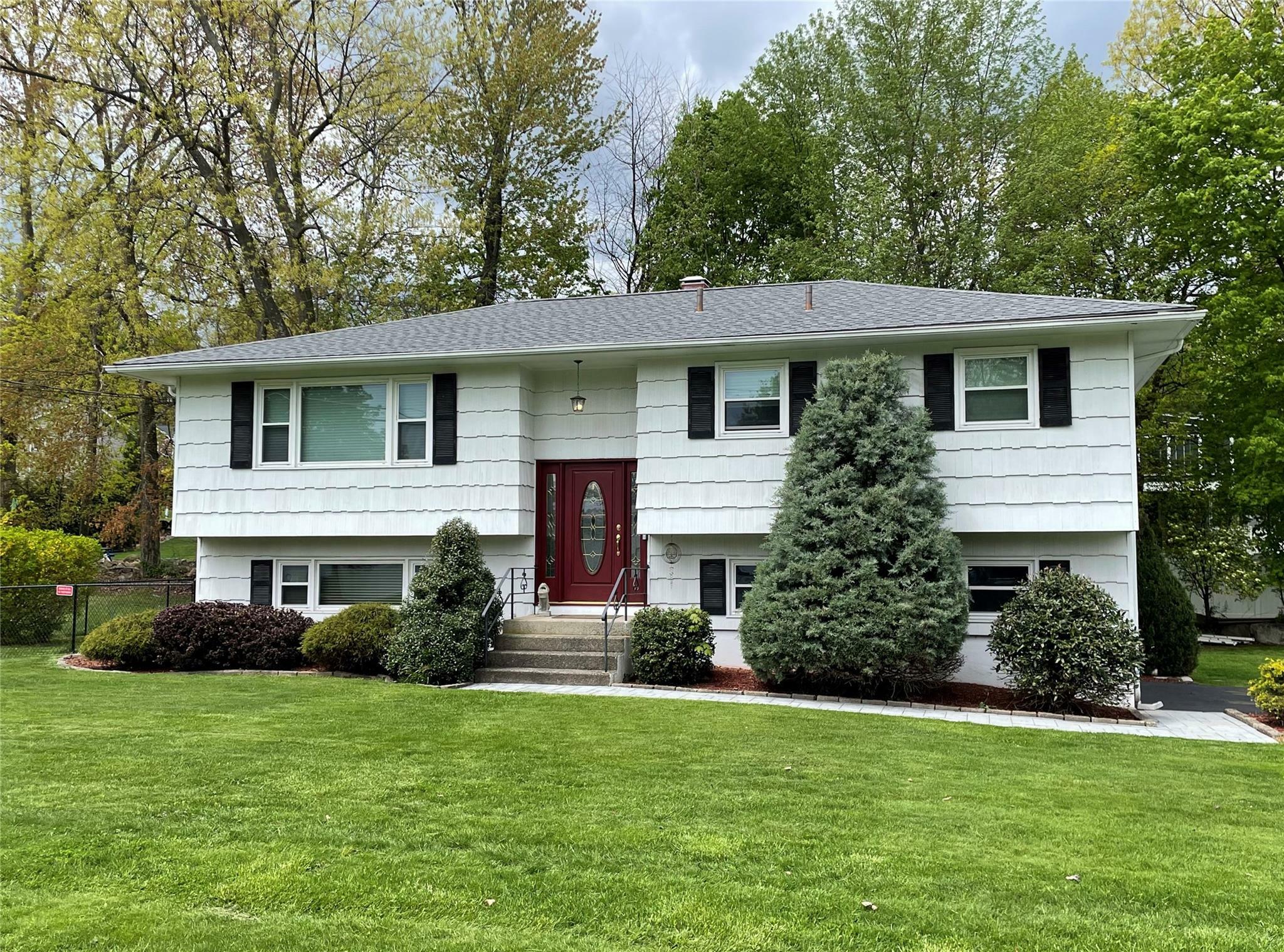 Property Photo:  19 Lilburn Drive  NY 10980 