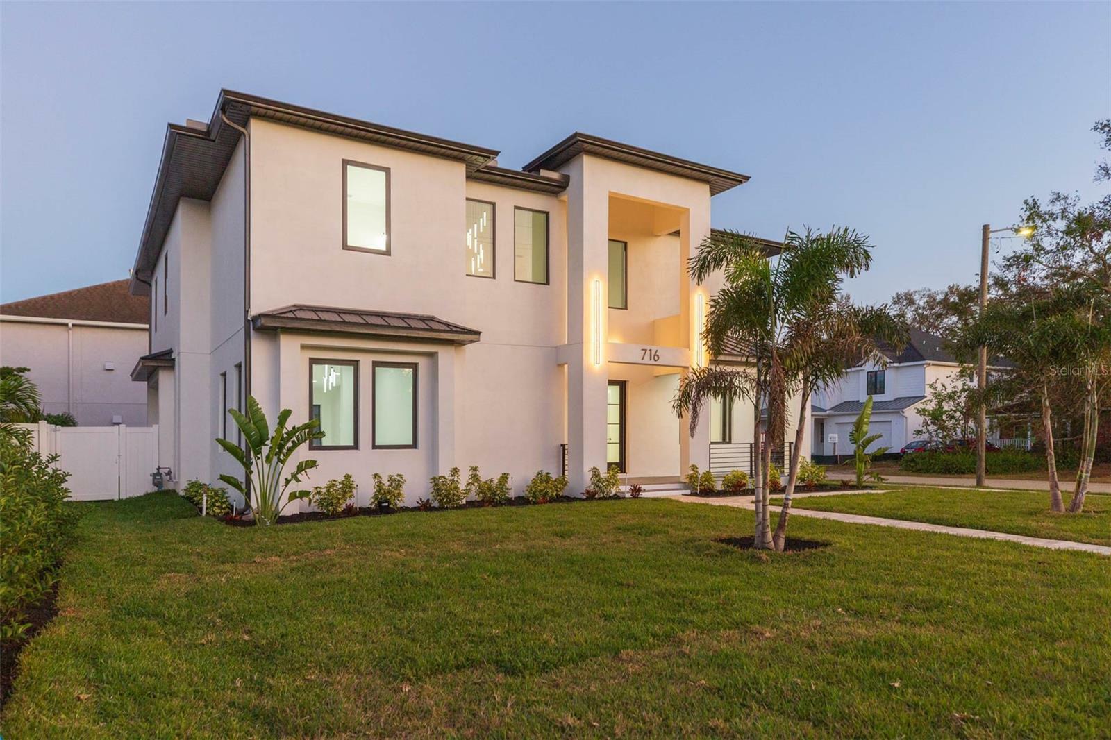 Property Photo: 716 S Lois Avenue FL 33609