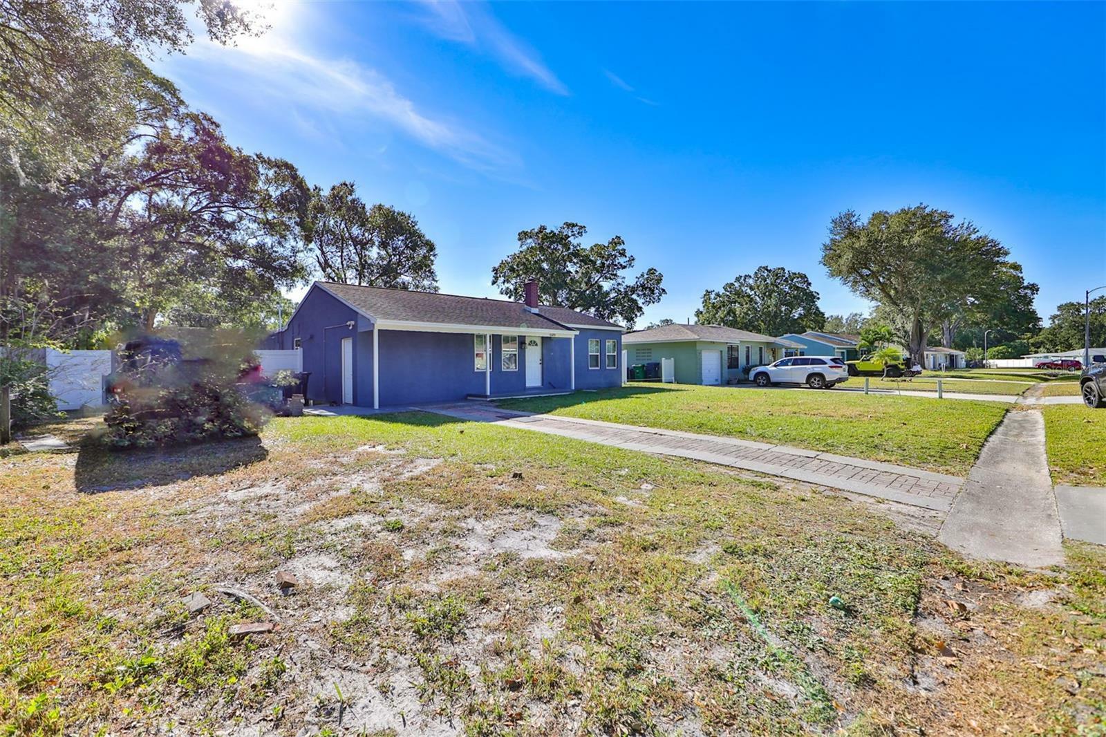 Property Photo:  4609 Fairway Drive  FL 33603 