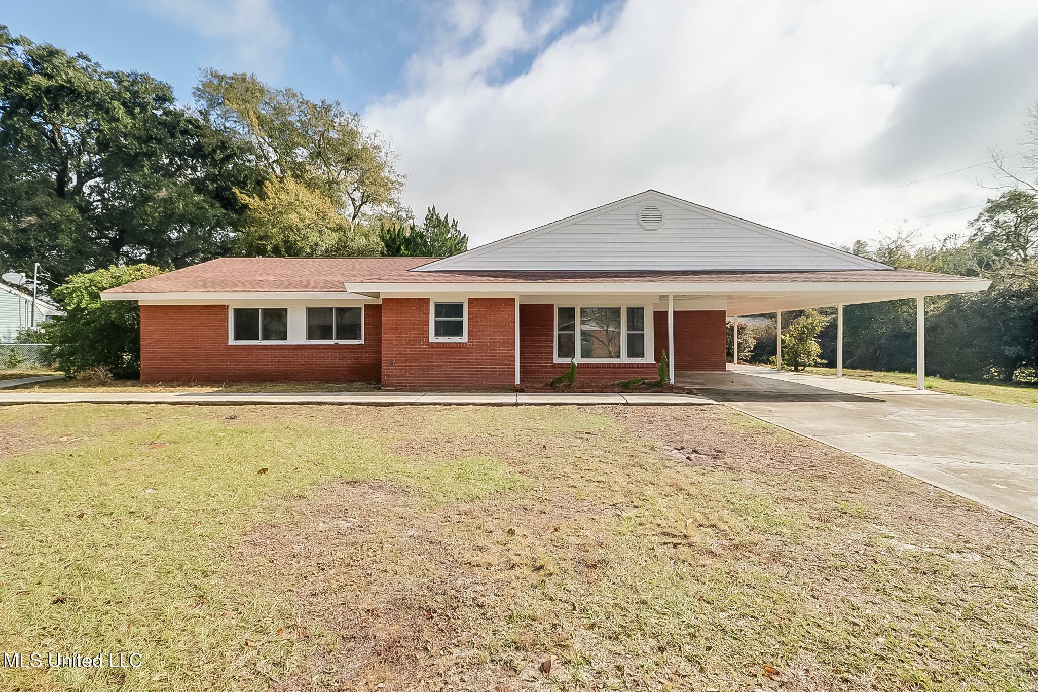 Property Photo:  210 Woodbine Drive  MS 39507 