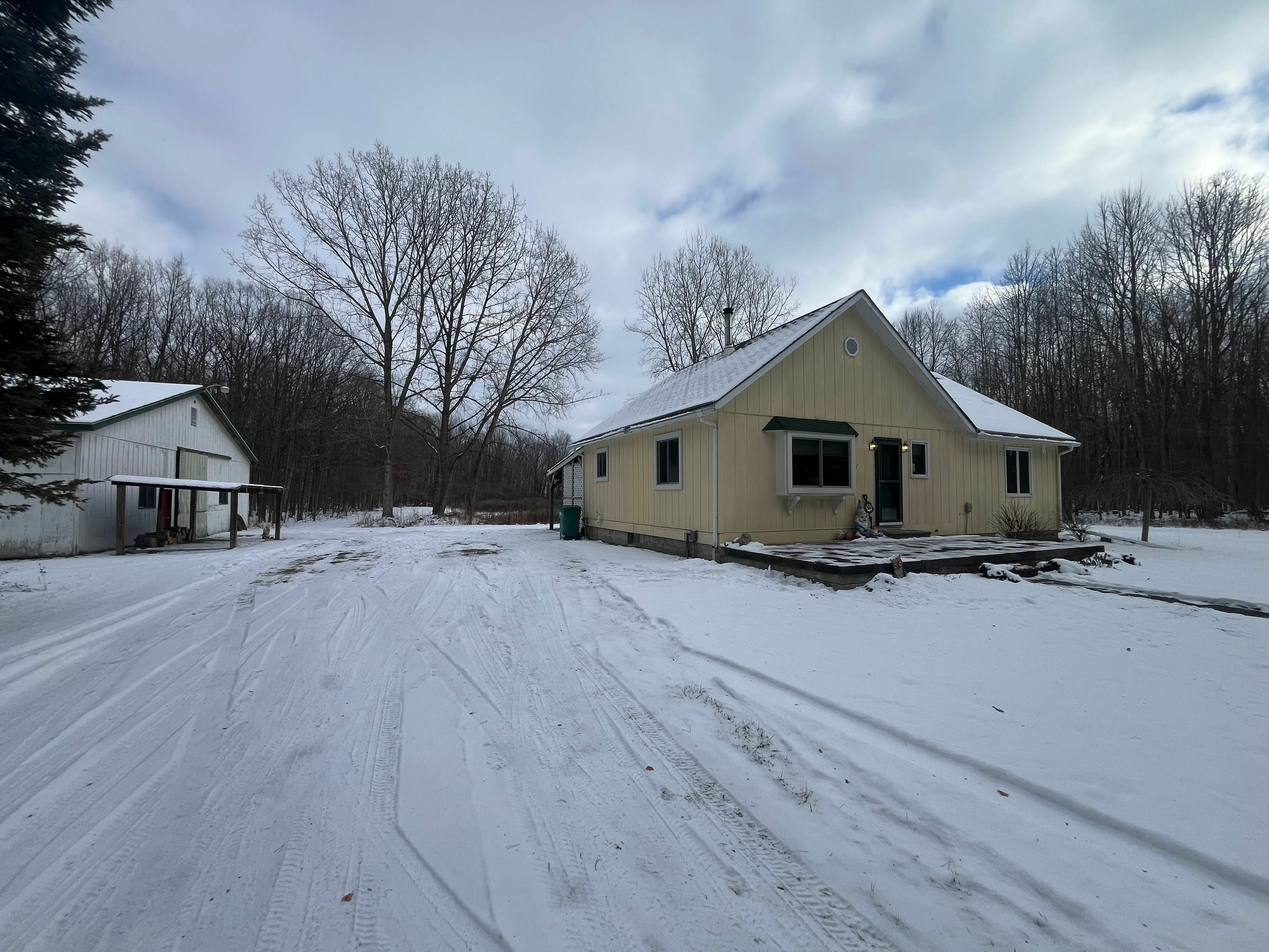 Property Photo:  5484 Vincent Road  MI 48049 1418 