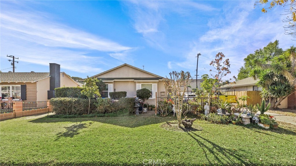 Property Photo:  1238 W Santa Clara Avenue  CA 92706 