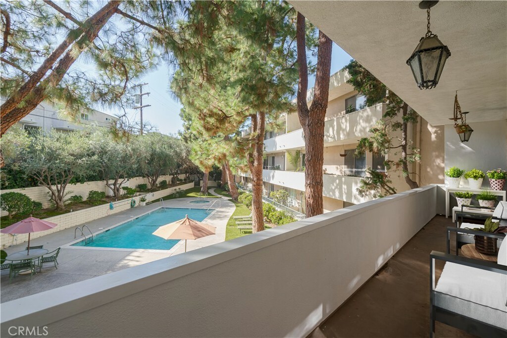 Property Photo:  10650 Holman Avenue 209  CA 90024 