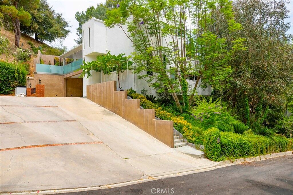 Property Photo:  22619 Holanda Road  CA 91364 