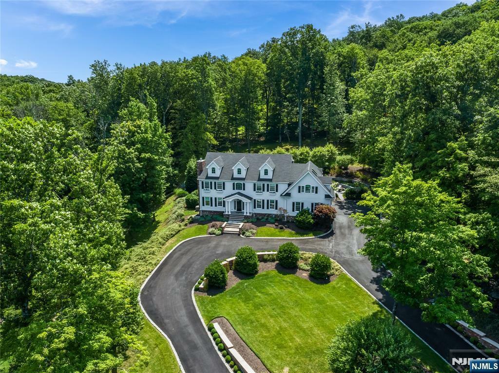 Property Photo:  610 Winding Hollow Drive  NJ 07417 