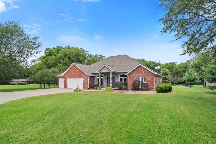 Property Photo:  1909 Villa View Drive  AR 72761 