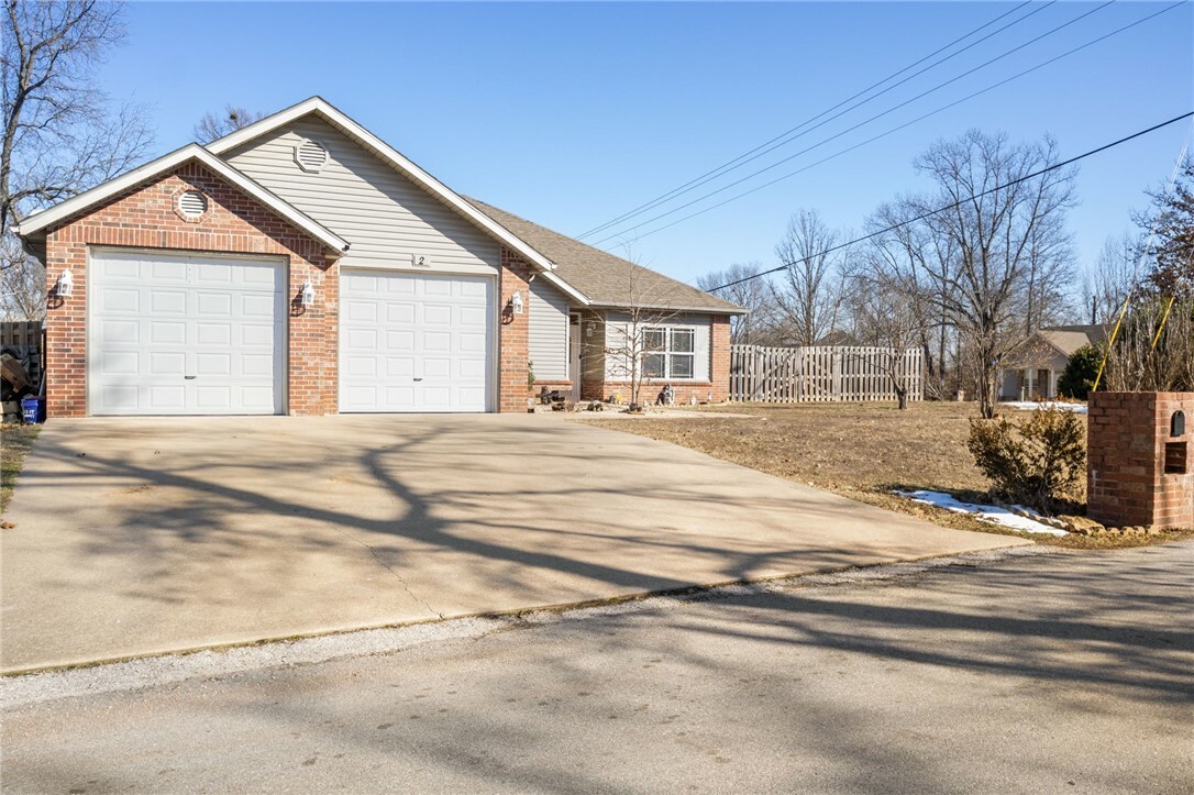 Property Photo:  2 Berkshire Drive  AR 72714 