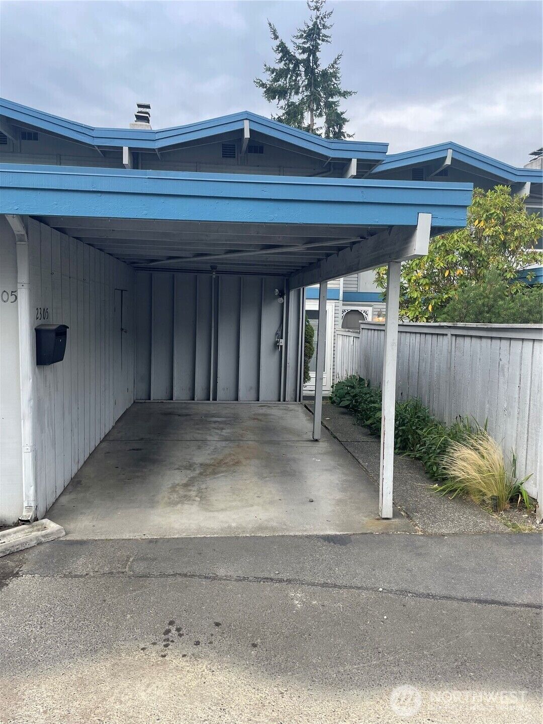 Property Photo: 2305 S Pinebrook Lane 11 WA 98198