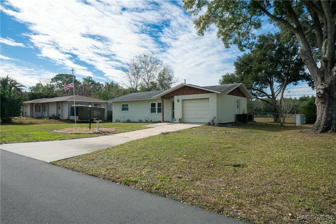 Property Photo:  524 S Washington Street  FL 34465 