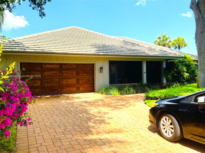 Property Photo:  1 Balfour Rd E  FL 33418 