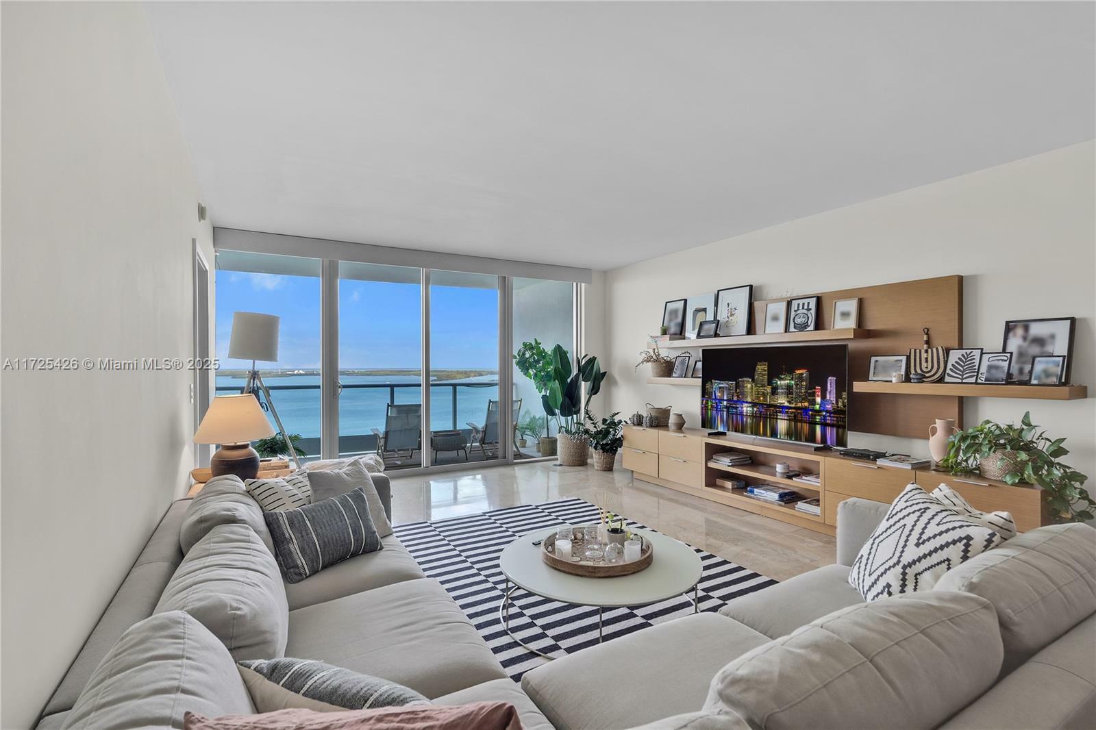 Property Photo:  1331 Brickell Bay Dr 2007  FL 33131 