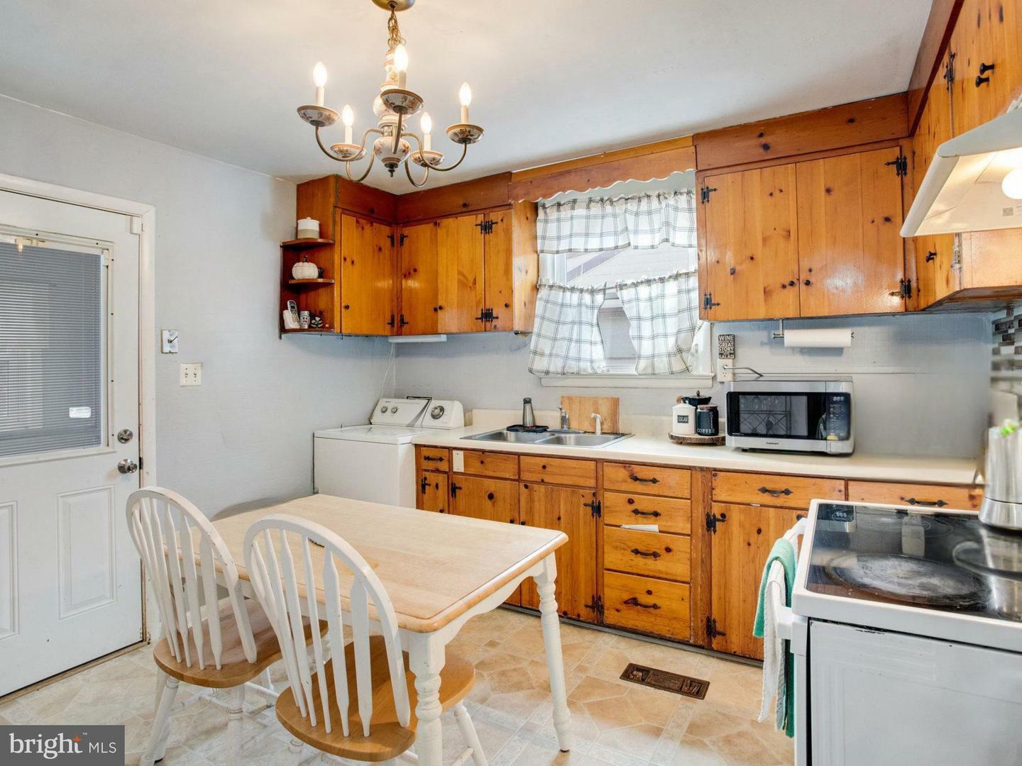 Property Photo:  212 Harris Street  VA 22401 