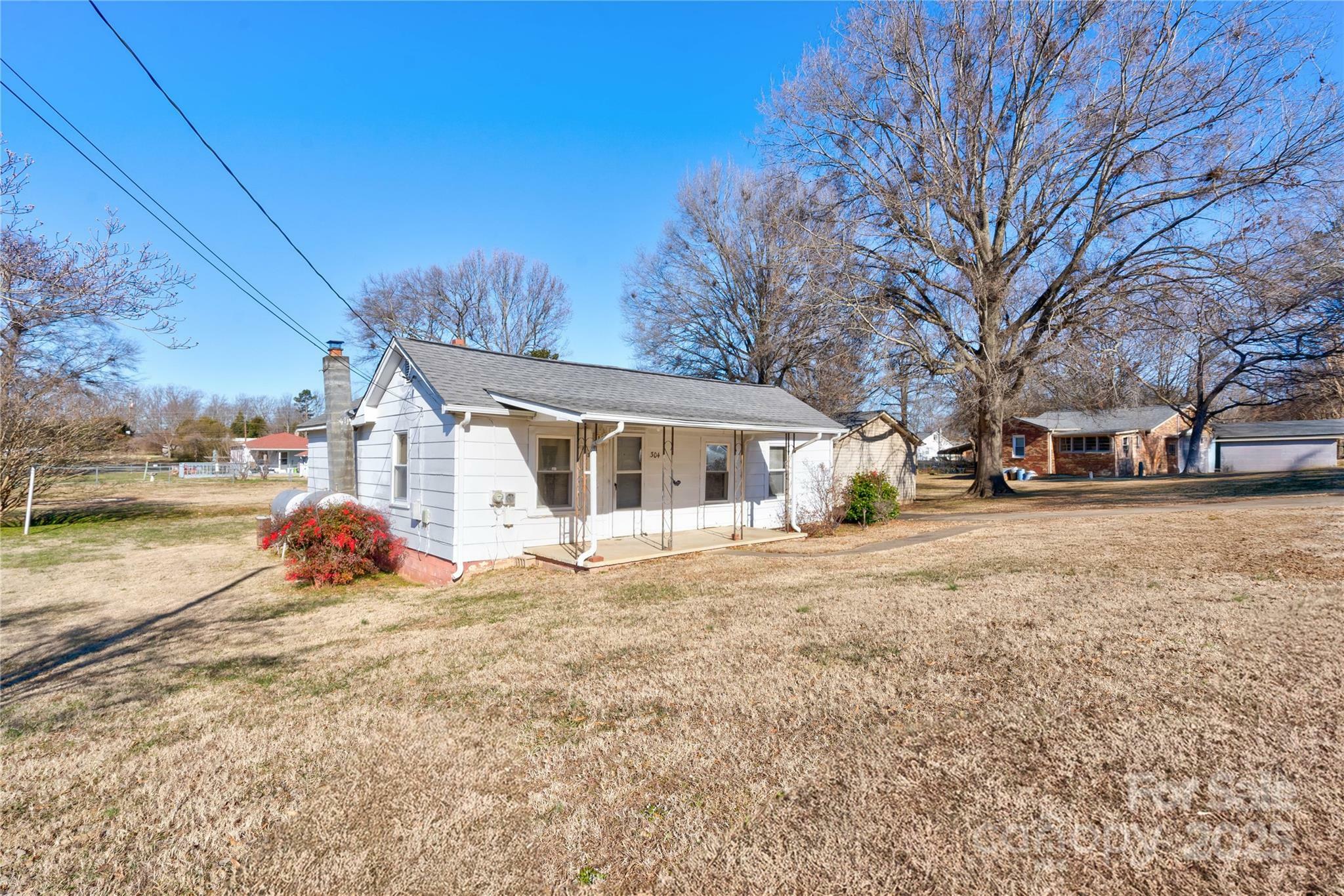 Property Photo:  304 Edel Street  NC 28086 