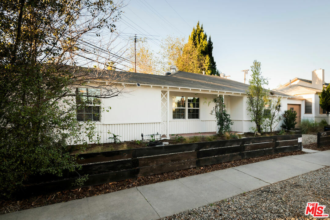 Property Photo:  6076   Hargis St  CA 90034 