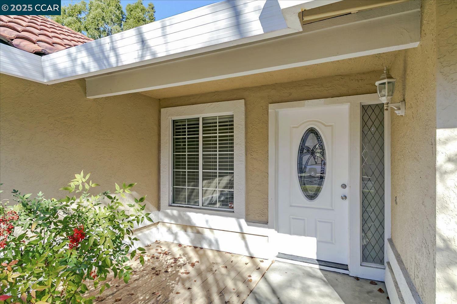 Property Photo:  196 Pepperell Ct  CA 95688 