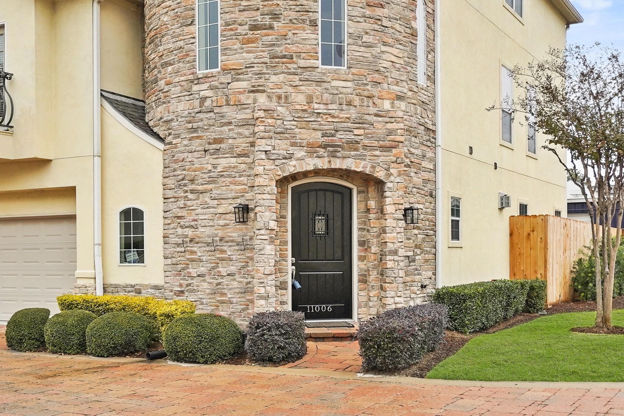 Property Photo: 11006 Sherwood Ridge Drive TX 77043